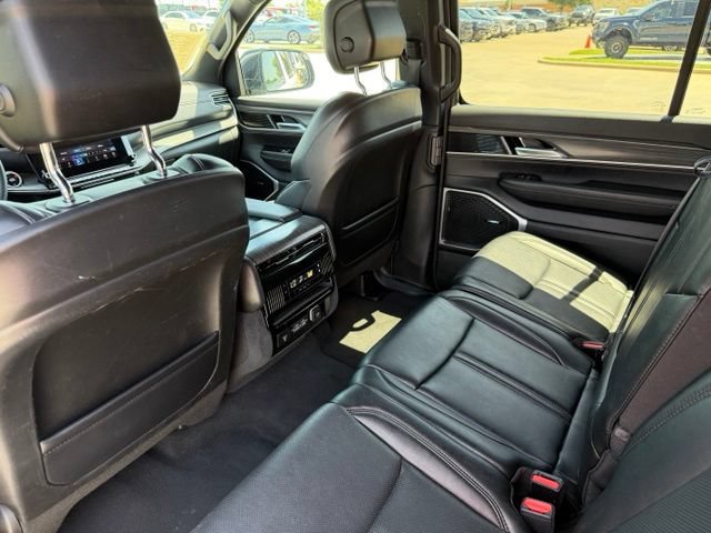 Used 2024 Jeep Wagoneer L Series II RWD image 22
