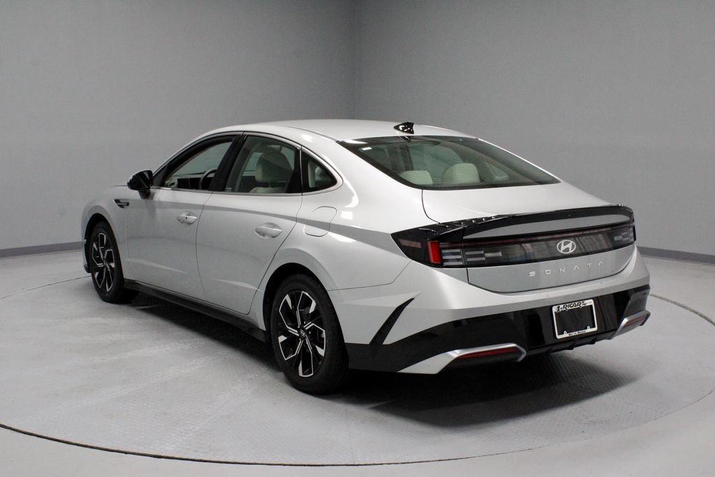 Used 2025 Hyundai Sonata SEL FWD image 10