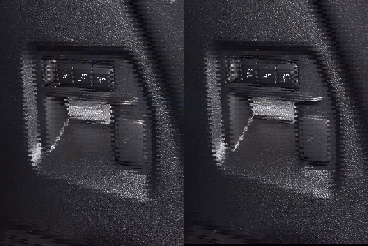 Certified 2025 Ford Explorer Platinum w/ LUX Leather Package image 38