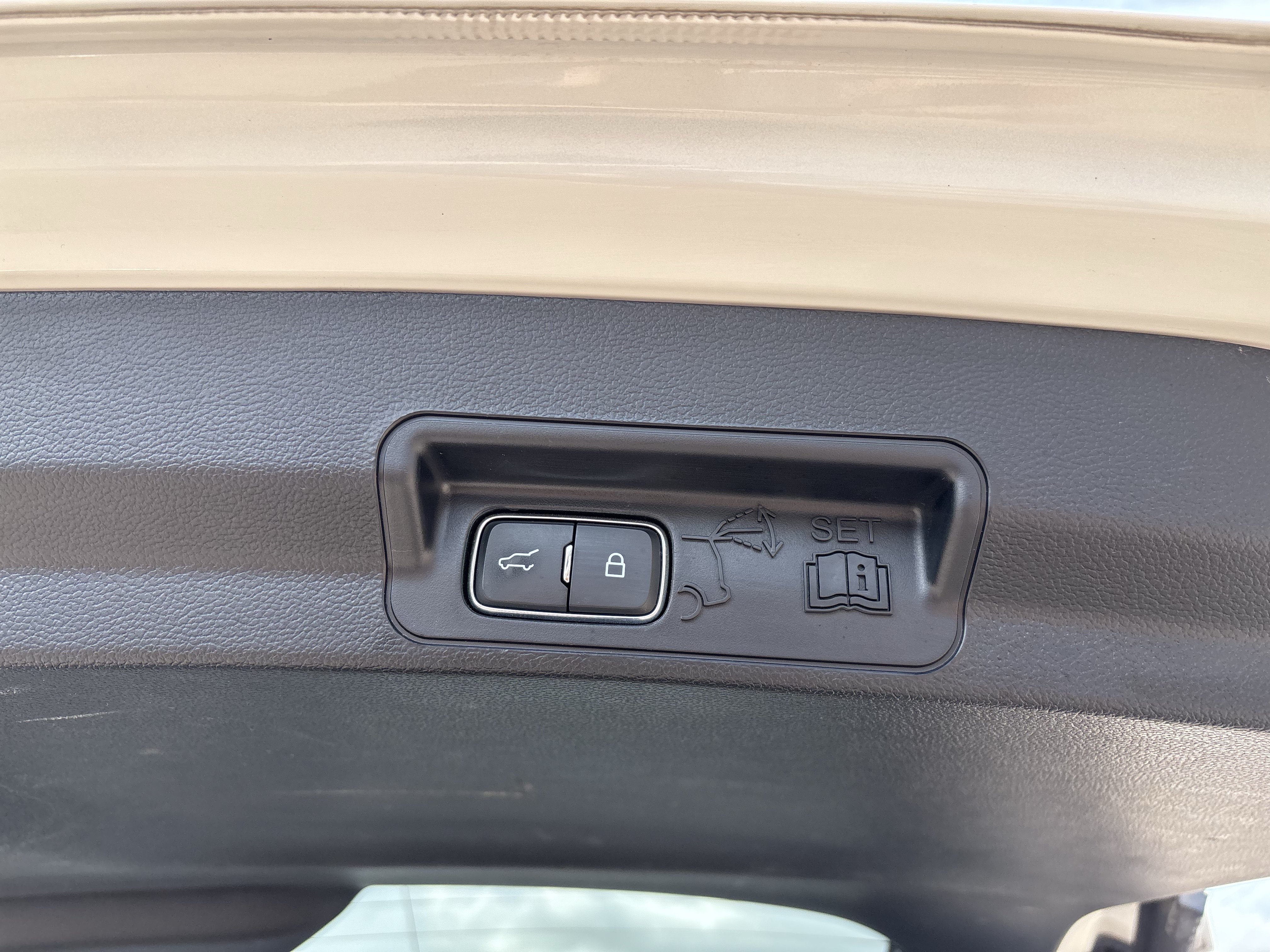 Certified 2023 Ford Explorer XLT RWD image 21