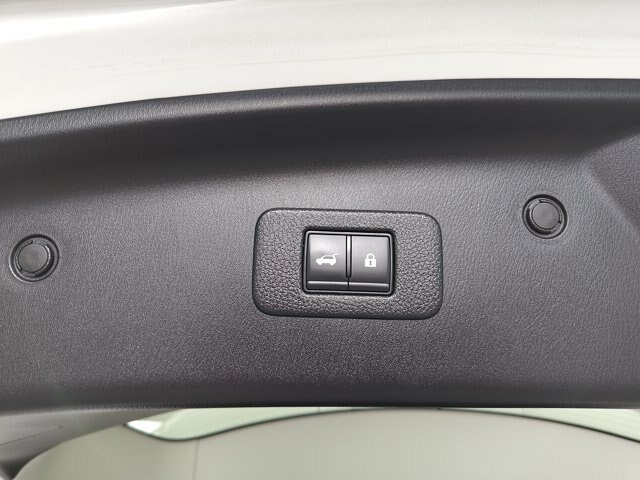 Used 2024 Nissan Armada SL w/ Captain's Chairs Package AWD/4WD image 19