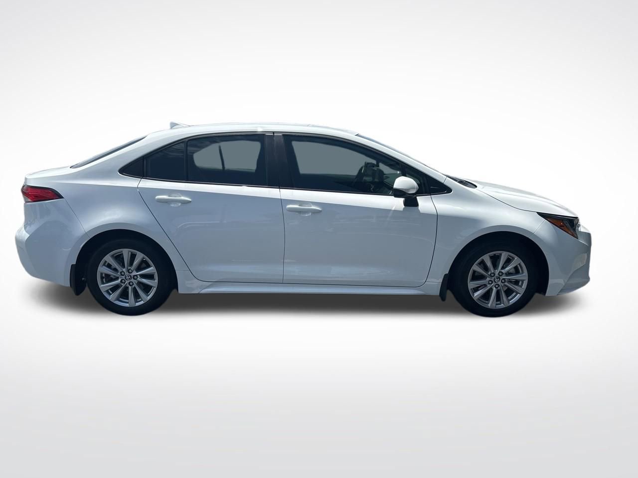 Used 2025 Toyota Corolla LE w/ LE Premium Package FWD image 5