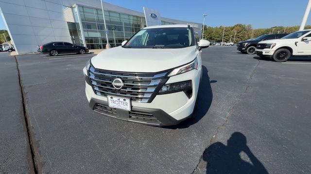 Used 2025 Nissan Rogue SV FWD image 3