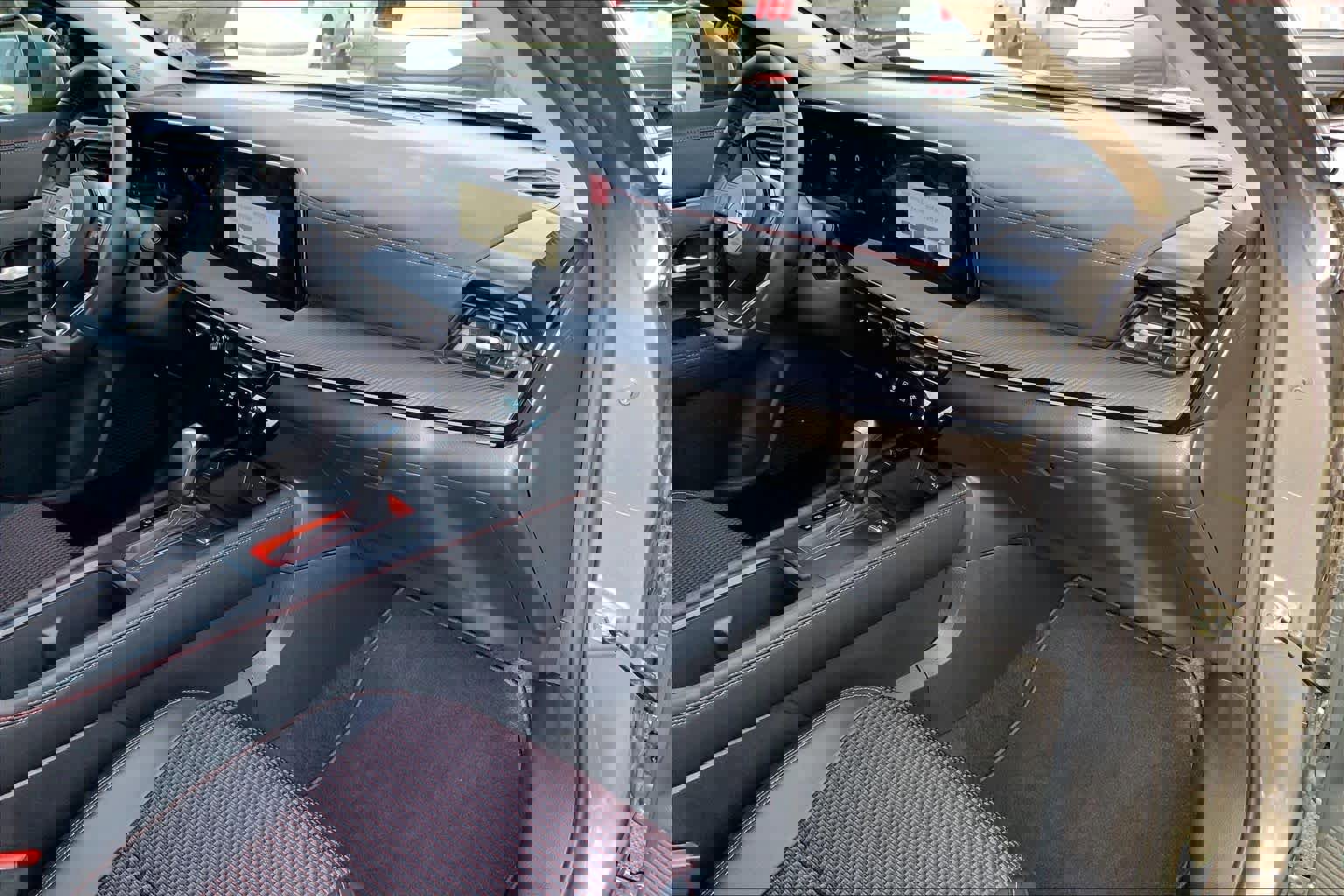 Used 2025 Nissan Kicks SR w/ Interior Electronics Package image 18