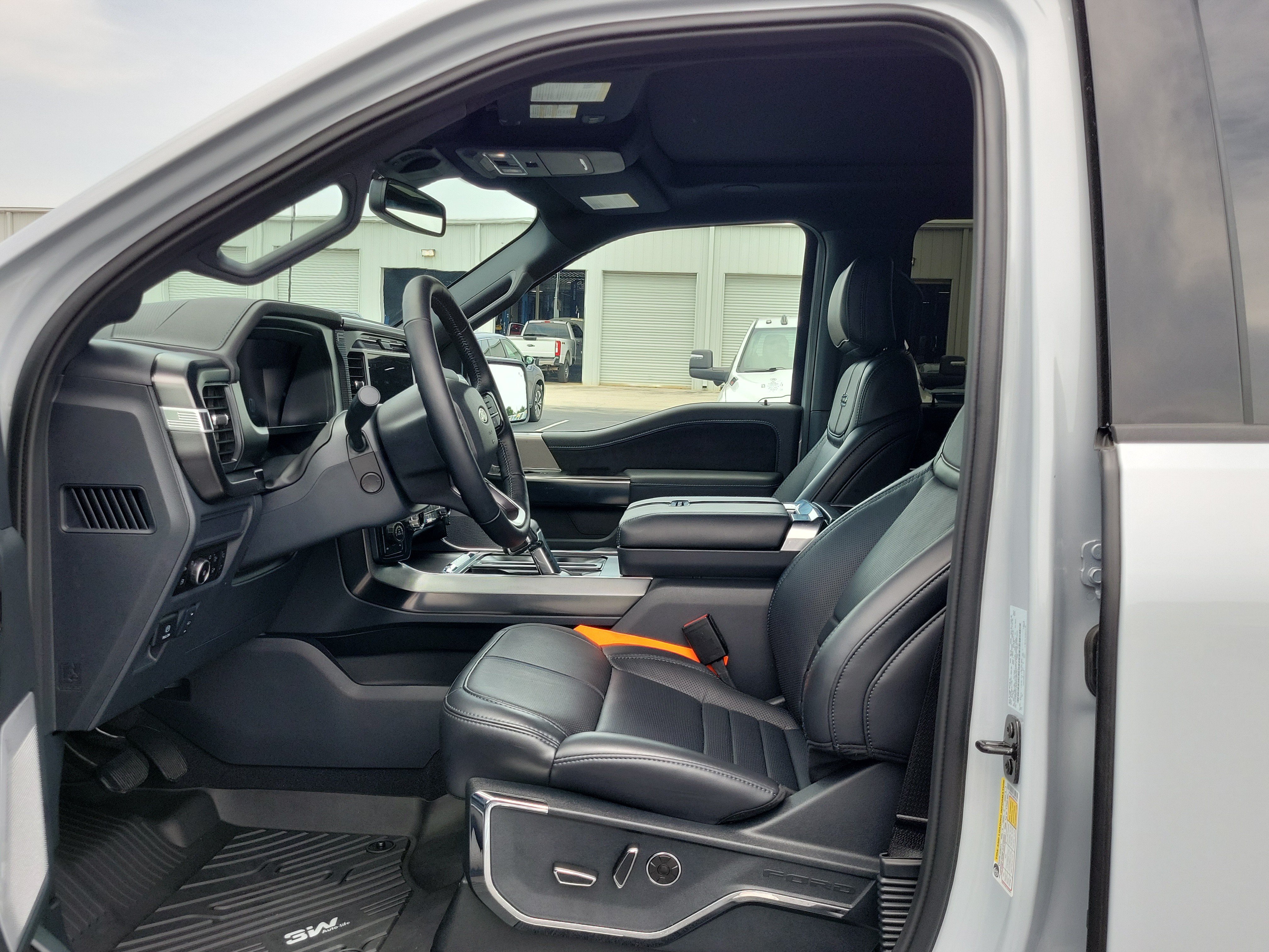 Certified 2025 Ford F150 Platinum w/ Equipment Group 702A High AWD/4WD image 19