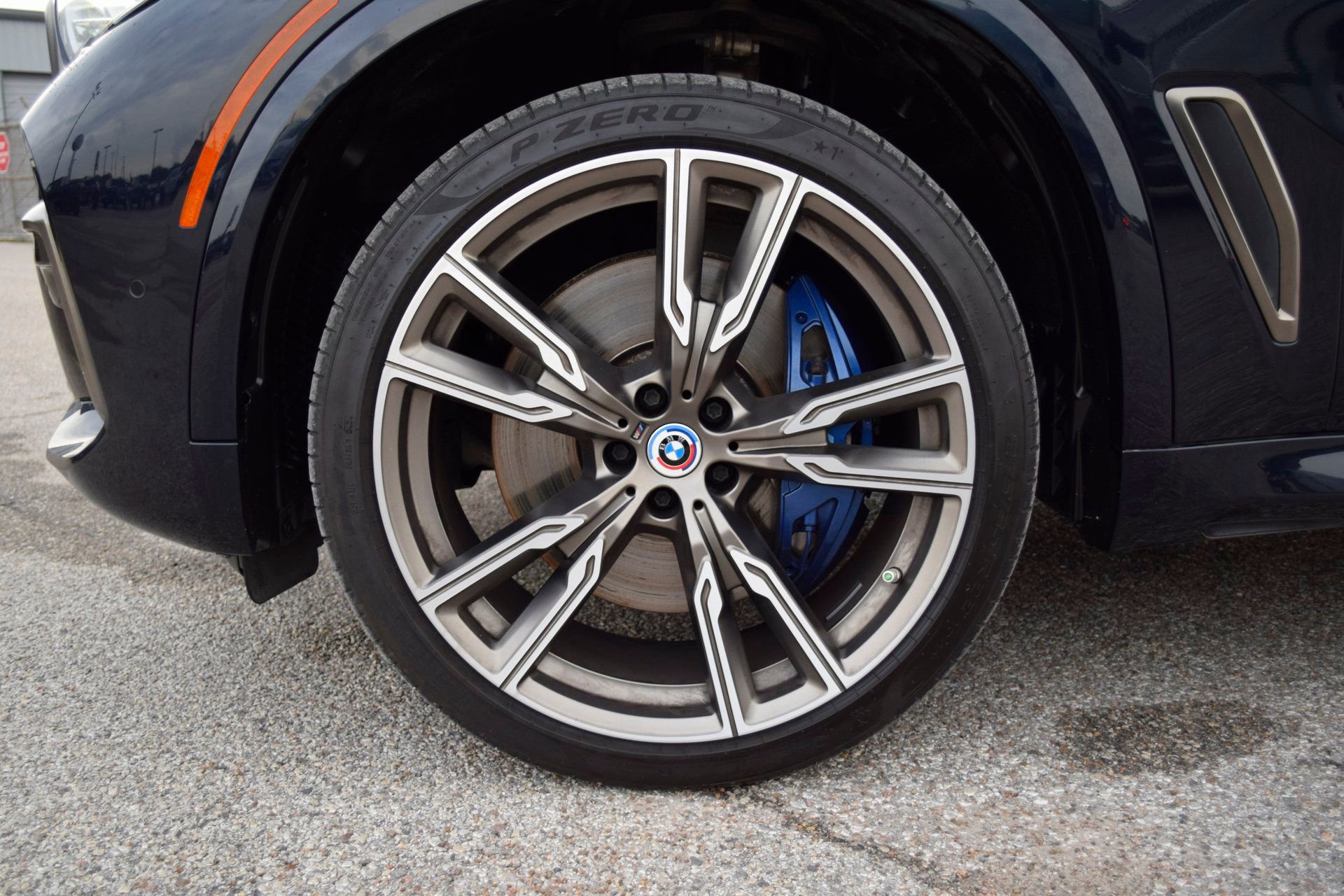 Used 2022 BMW X5 M50i w/ Executive Package image 25