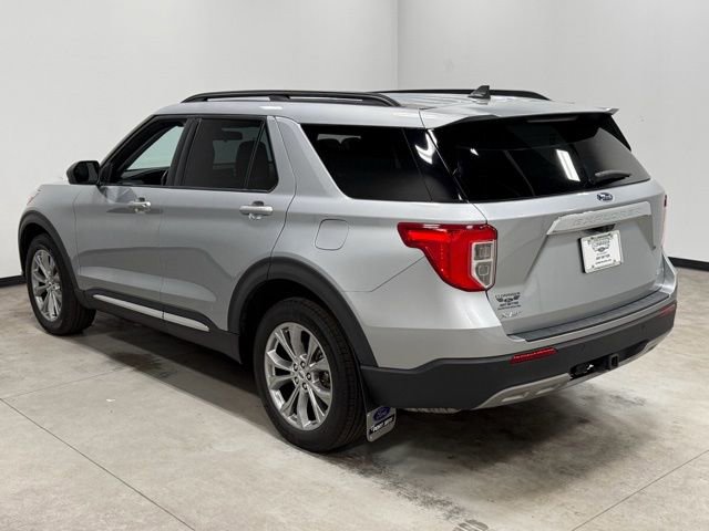 Certified 2022 Ford Explorer XLT w/ Equipment Group 202A AWD/4WD image 9