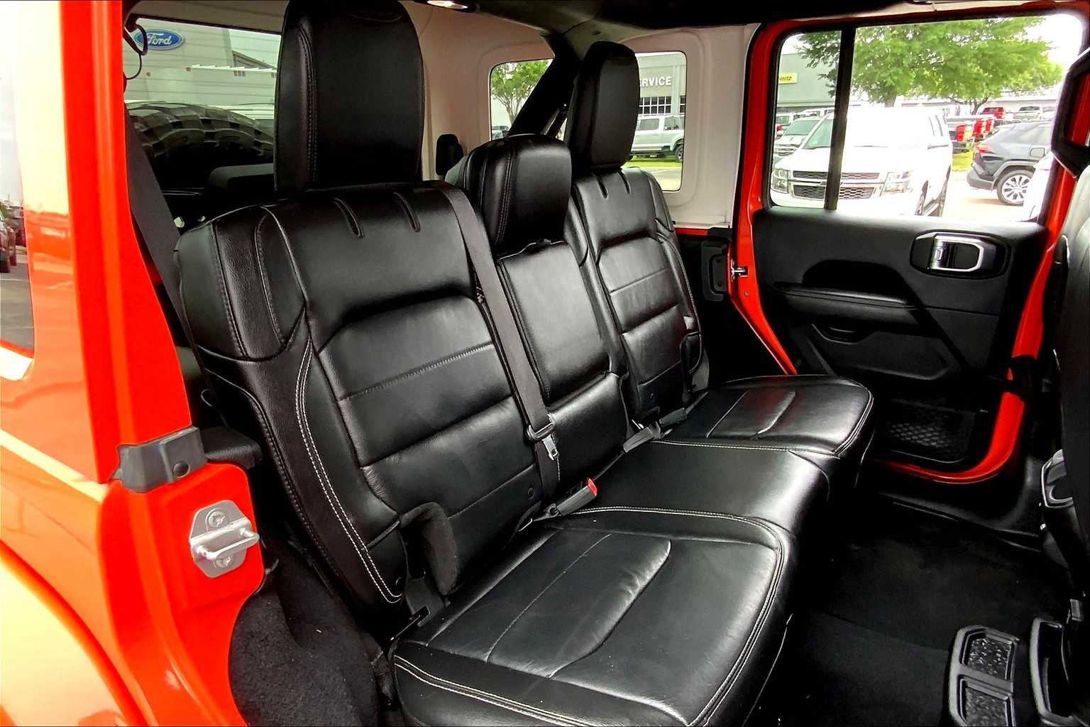 Used 2018 Jeep Wrangler Unlimited Sahara image 17