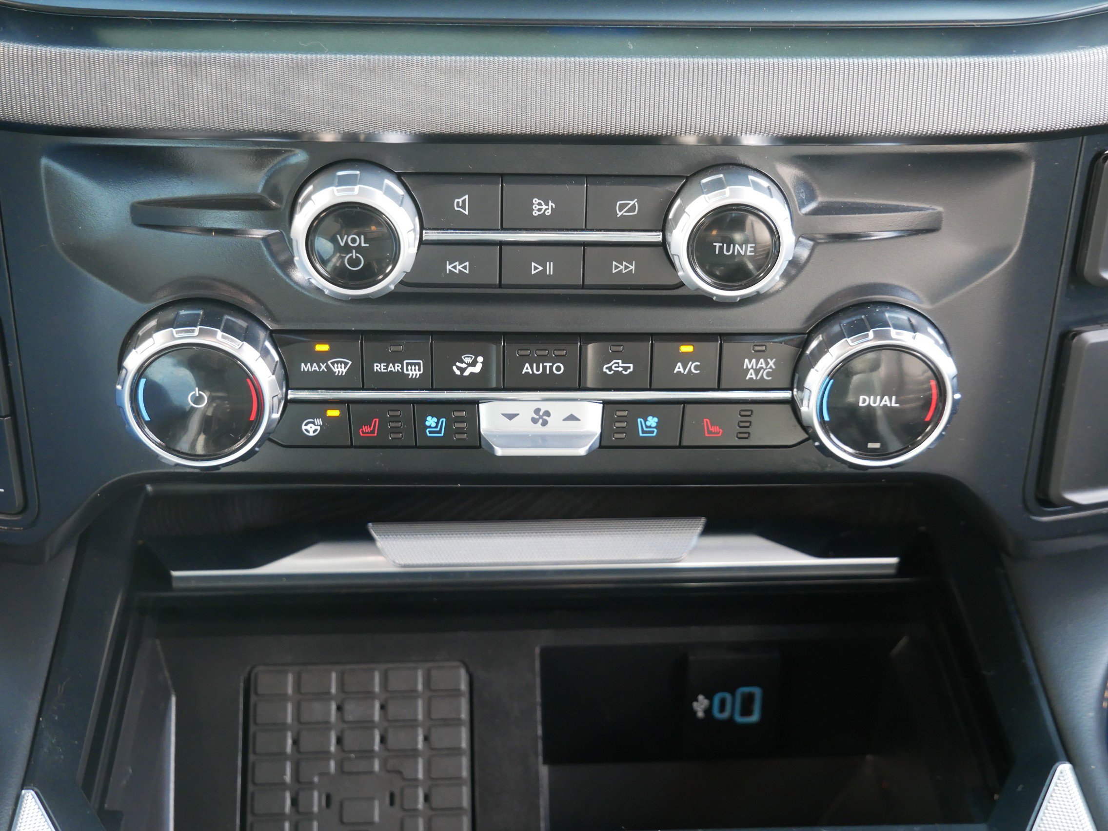 Certified 2024 Ford F350 Platinum AWD/4WD image 13