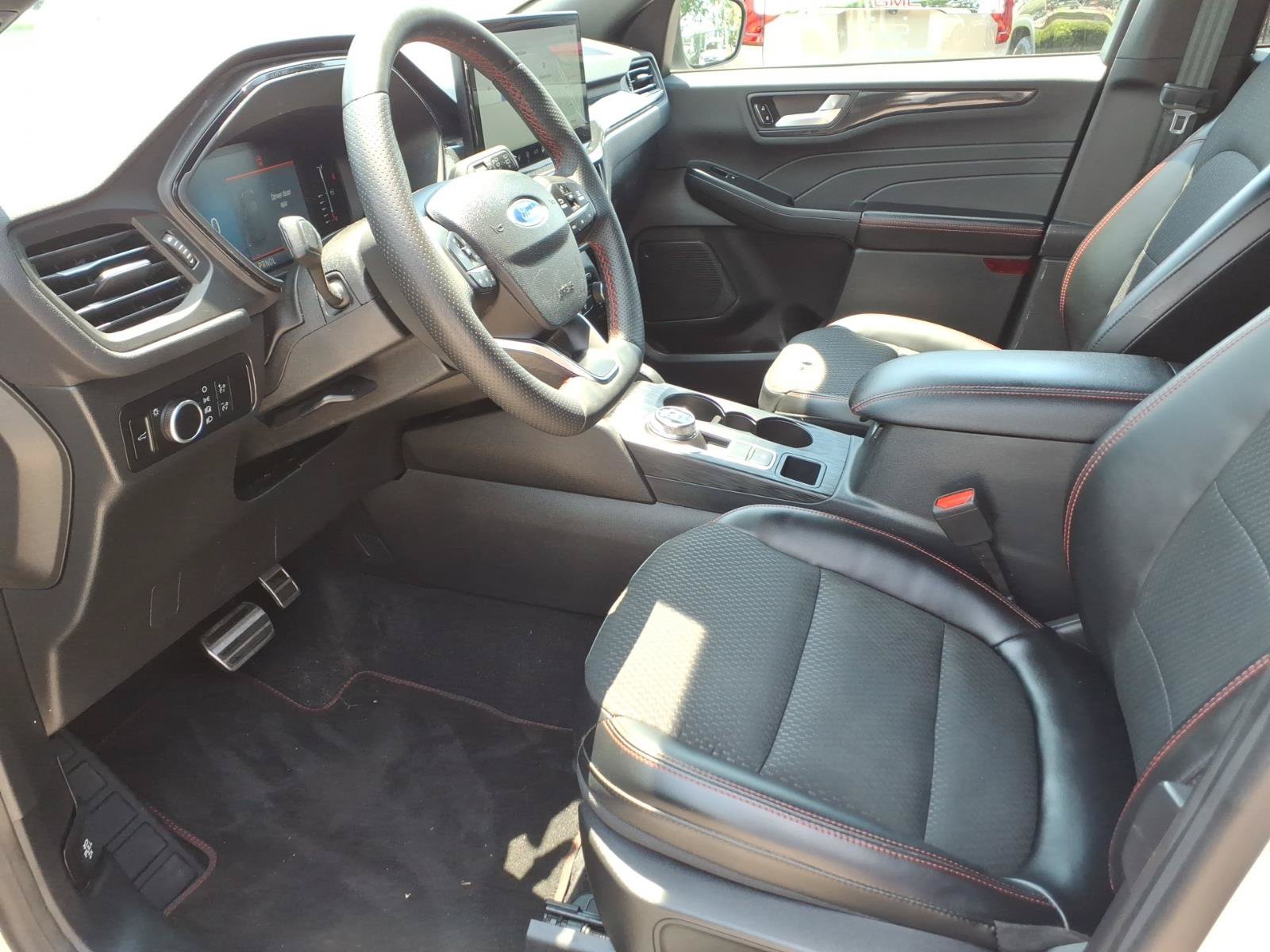 Certified 2023 Ford Escape ST-Line w/ Tech Pack #1 AWD/4WD image 11