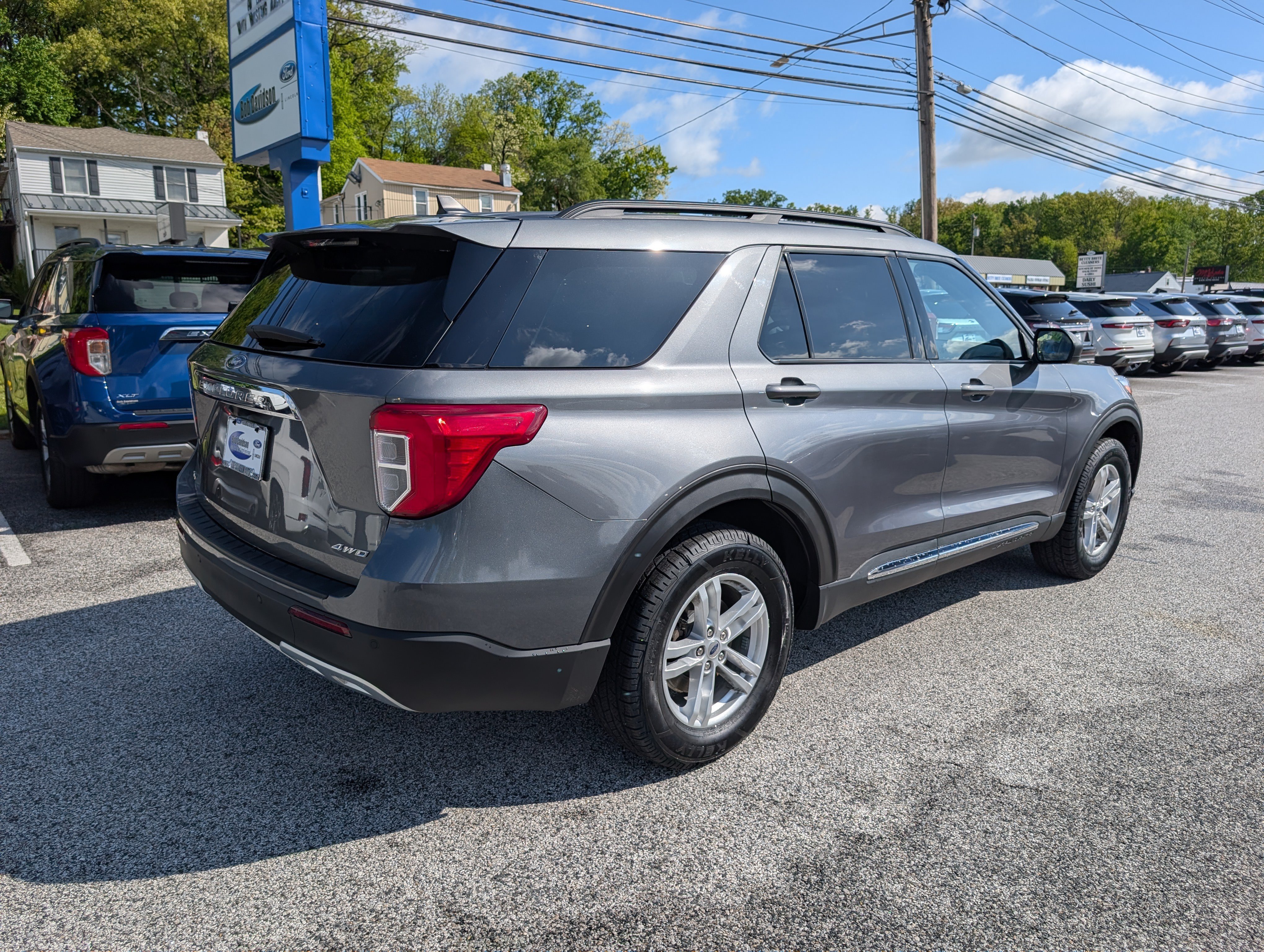 Certified 2023 Ford Explorer XLT w/ Equipment Group 202A AWD/4WD image 7