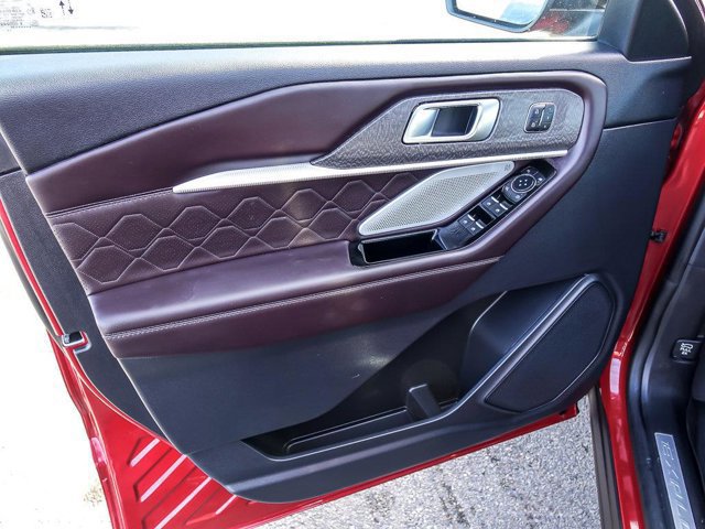 Certified 2025 Ford Explorer Platinum w/ Ultimate Package image 28
