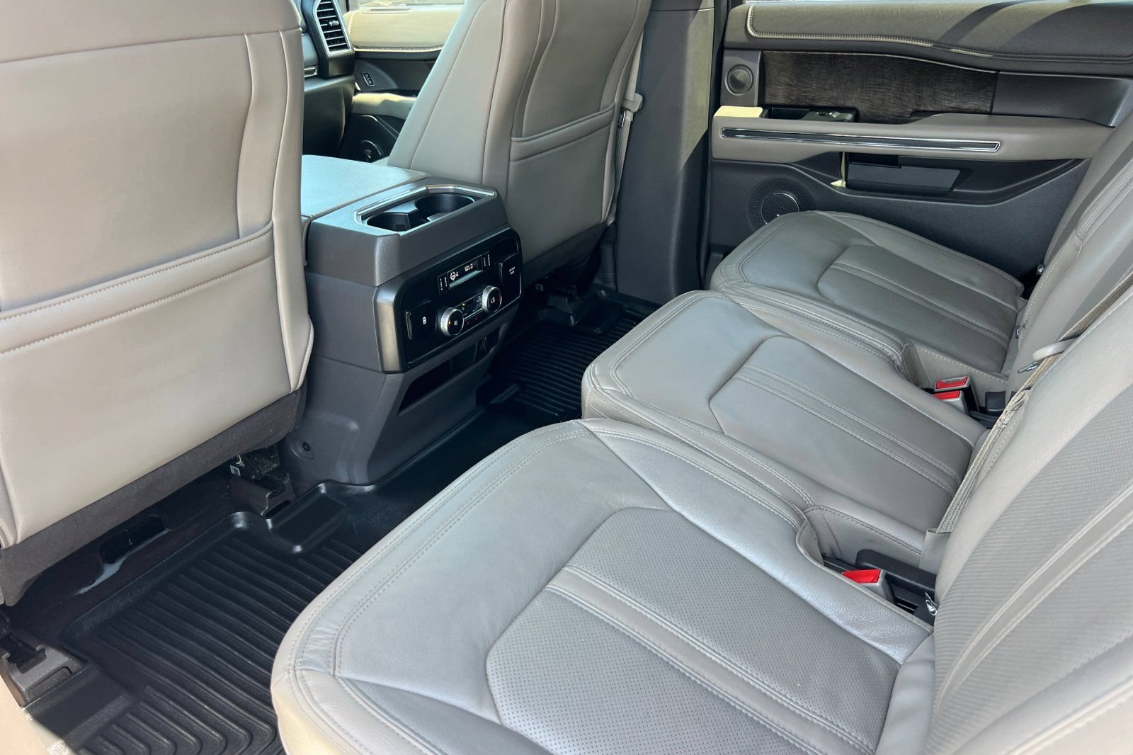 Certified 2019 Ford Expedition Limited w/ Special Edition Package AWD/4WD image 13
