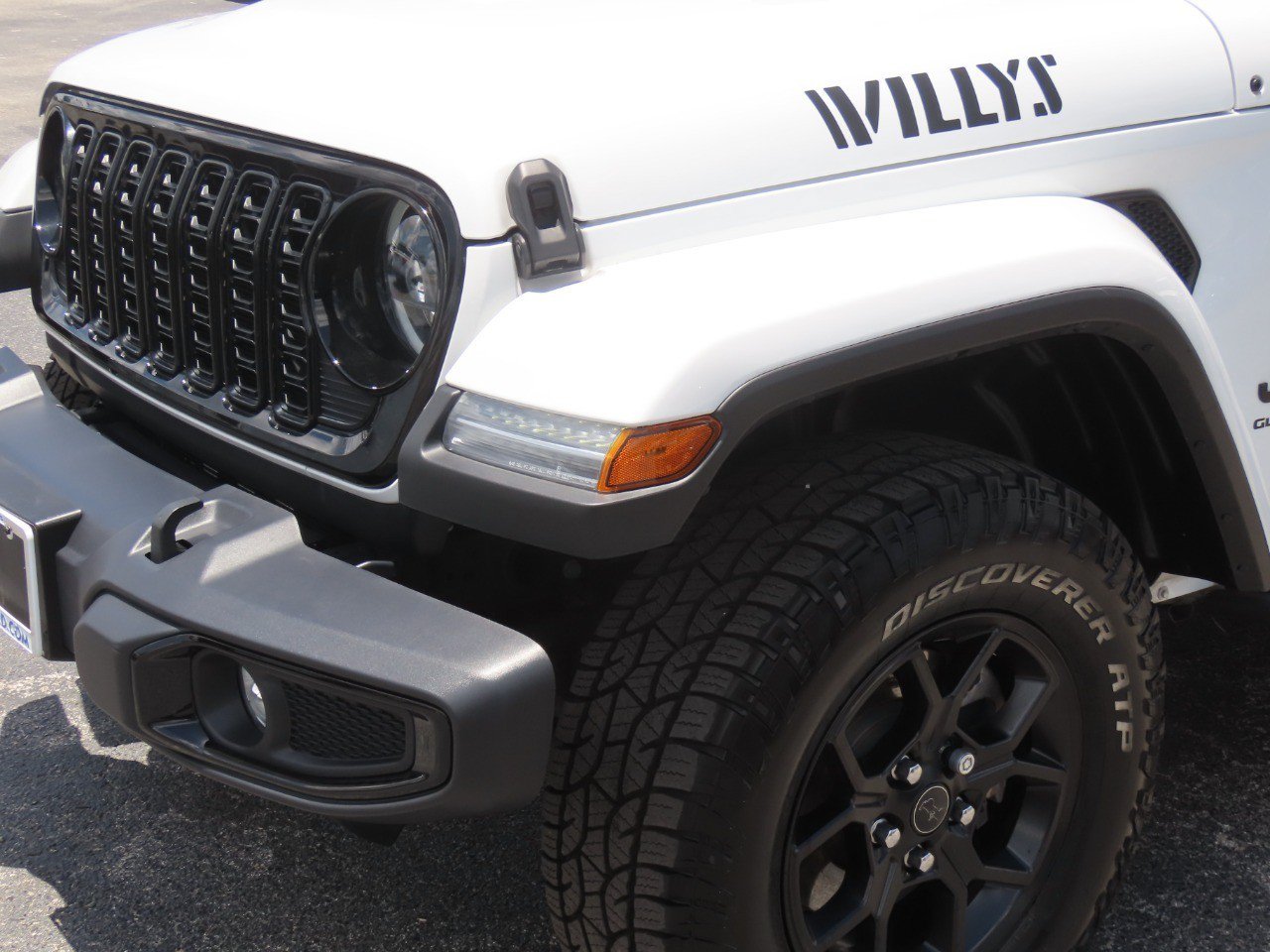Used 2024 Jeep Gladiator Sport AWD/4WD image 3