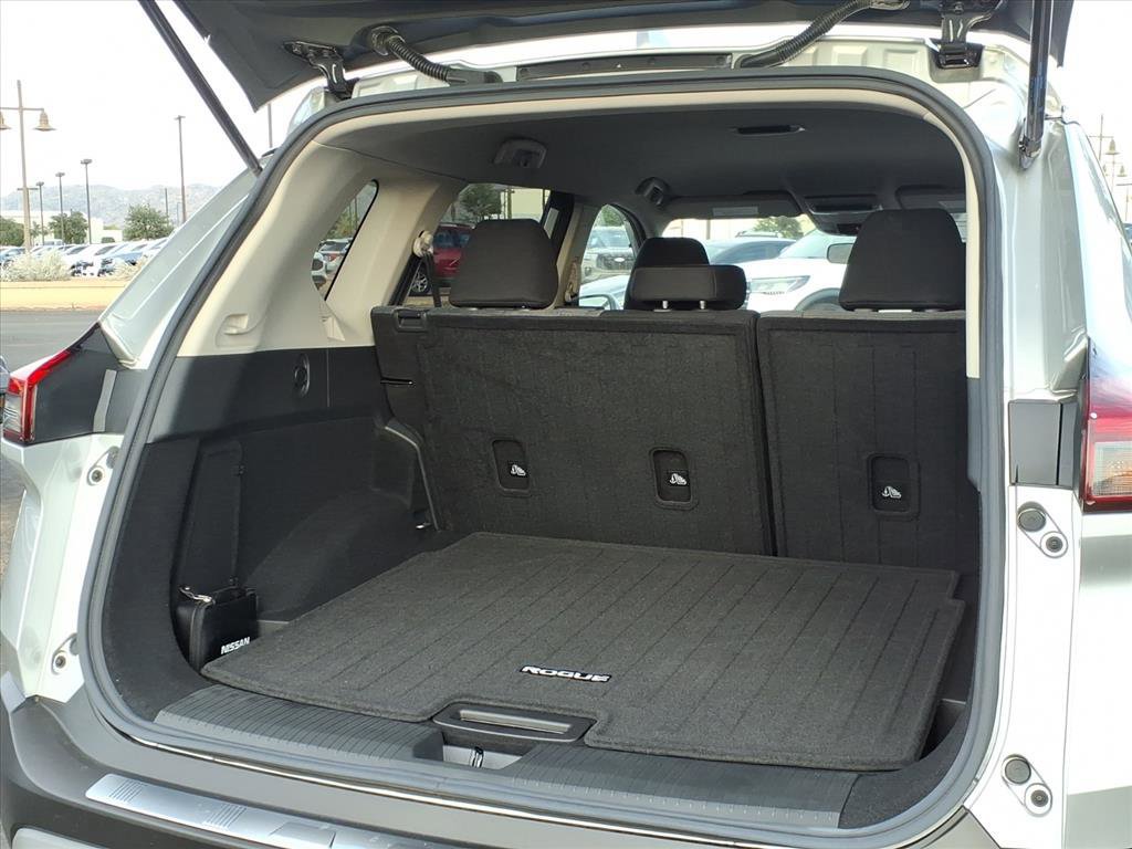 Used 2021 Nissan Rogue SV image 16