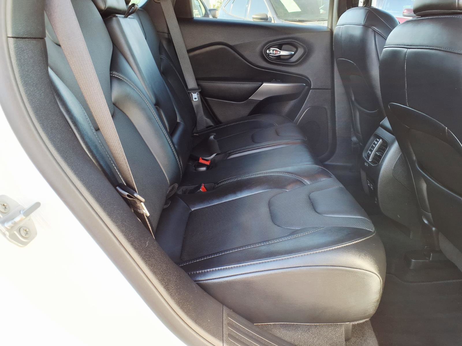 Used 2021 Jeep Cherokee Latitude Lux w/ Comfort/Convenience Group image 14