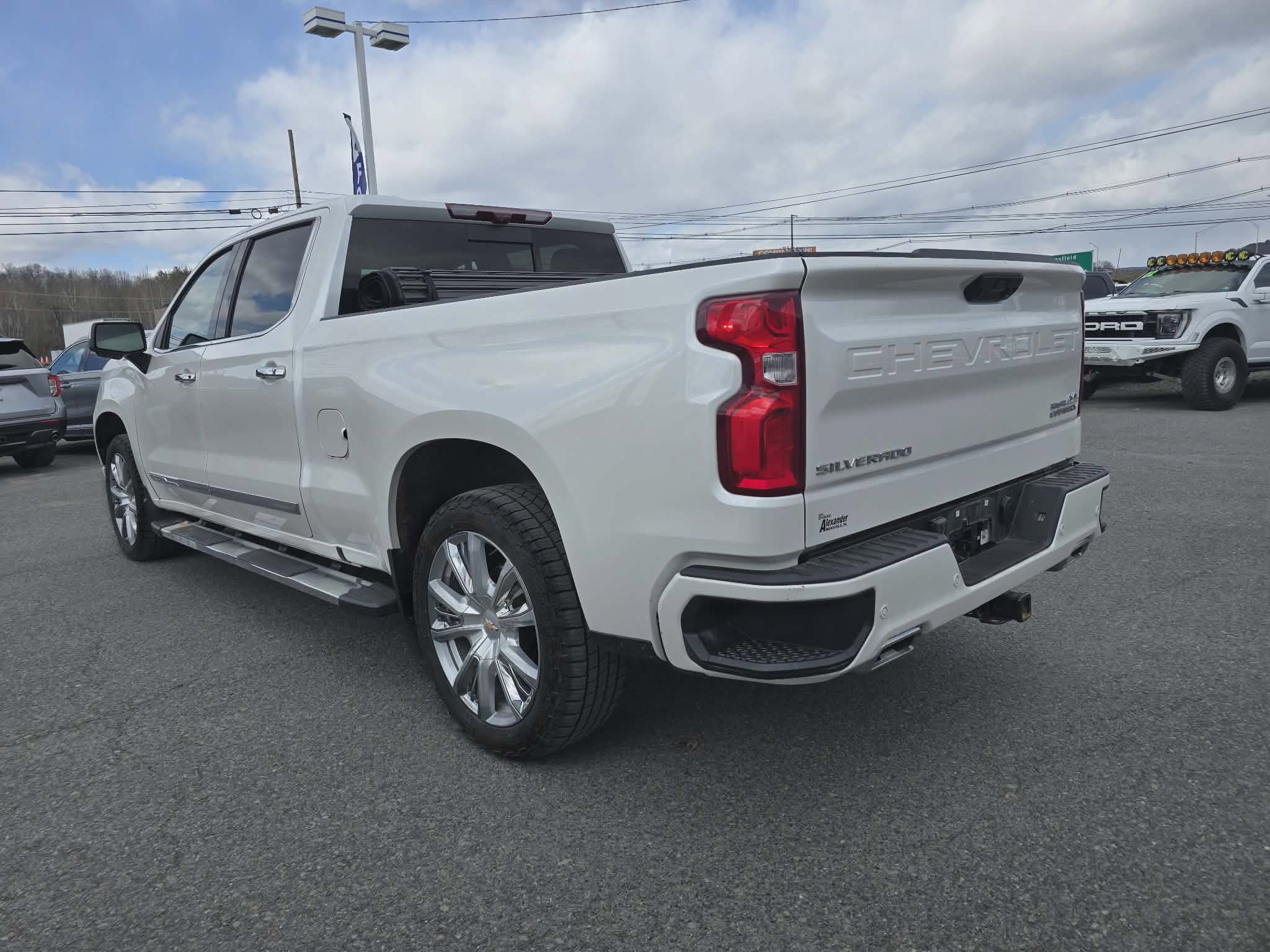 Used 2024 Chevrolet Silverado 1500 High Country w/ High Country Premium Package AWD/4WD image 5