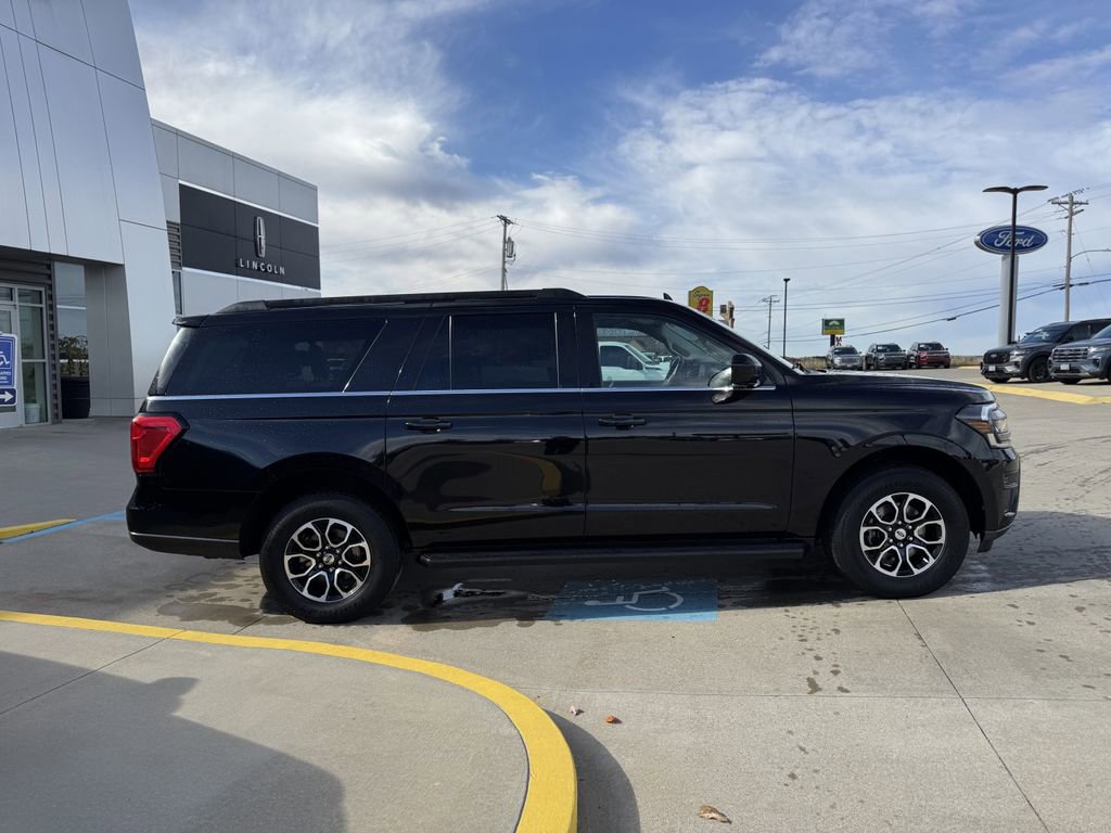 Certified 2024 Ford Expedition Max XLT image 4