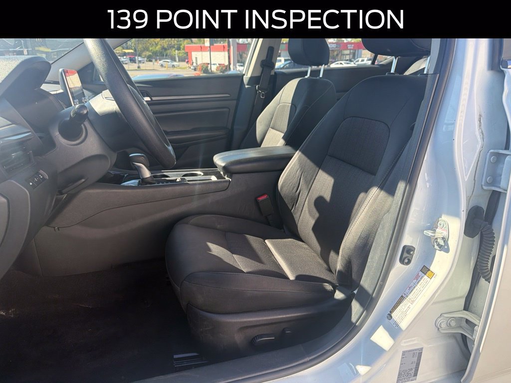 Used 2024 Nissan Altima 2.5 SV FWD image 9