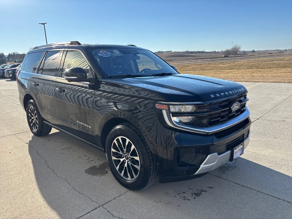 Certified 2025 Ford Expedition Platinum AWD/4WD image 3