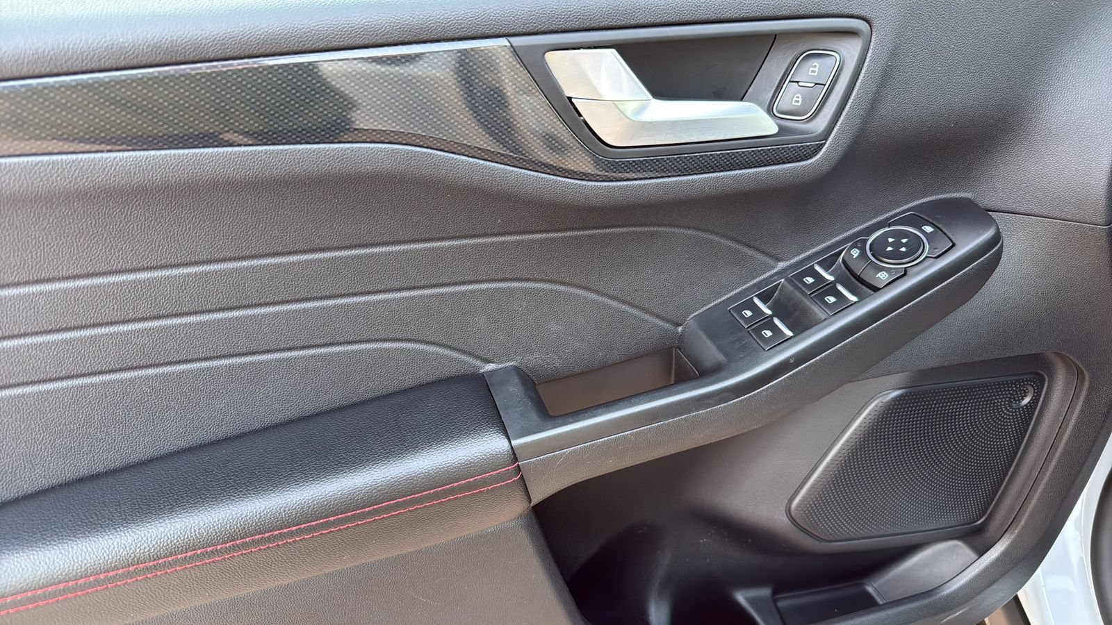 Certified 2025 Ford Escape ST-Line FWD image 11