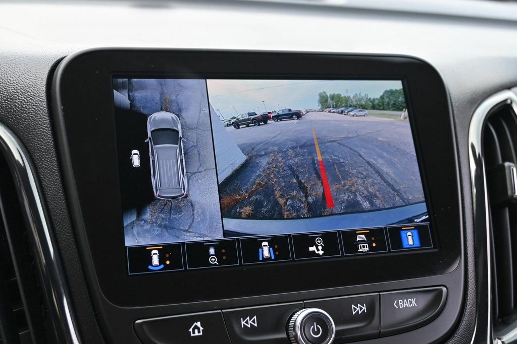 Used 2022 Chevrolet Equinox RS w/ Infotainment Package image 36