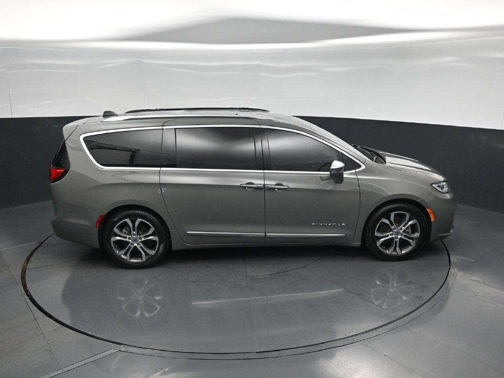 Used 2024 Chrysler Pacifica Pinnacle FWD image 31