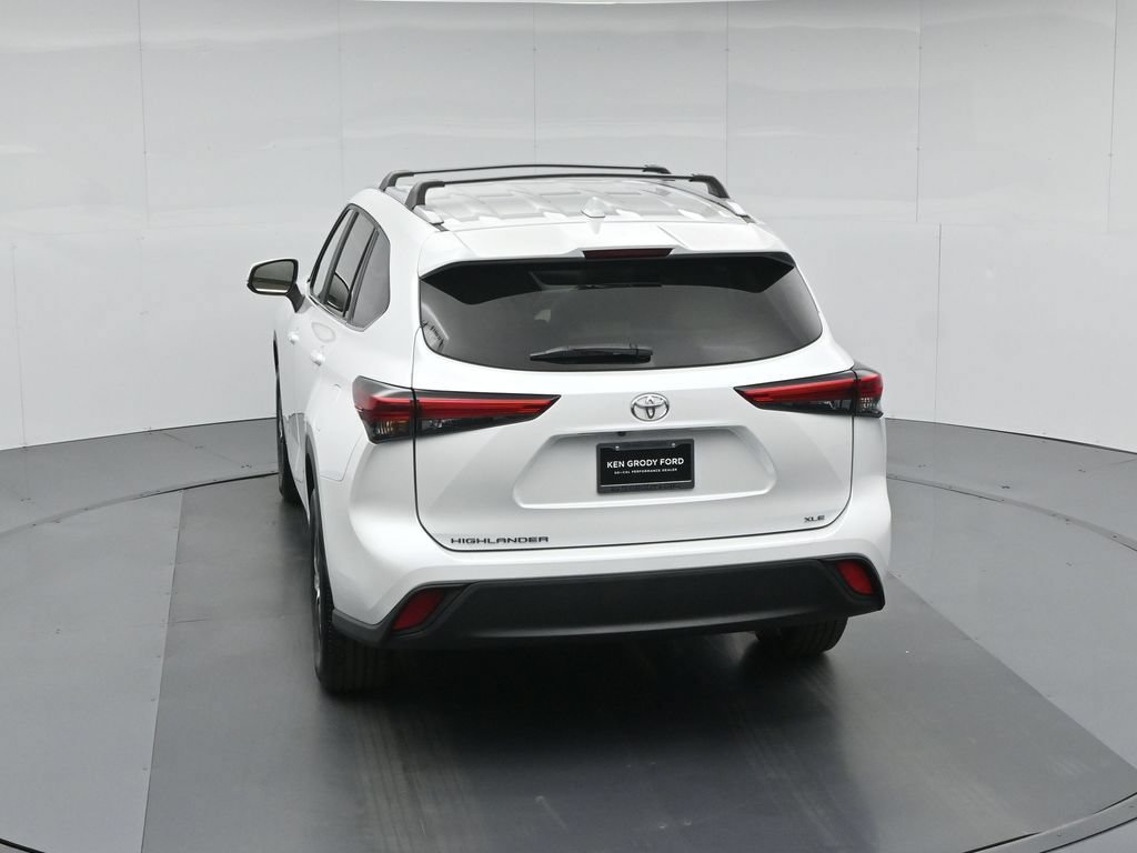 Used 2023 Toyota Highlander XLE FWD image 44