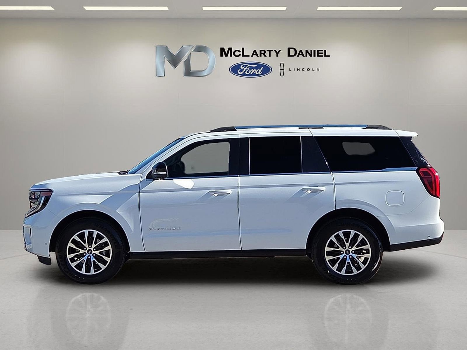 Certified 2025 Ford Expedition Platinum AWD/4WD image 3