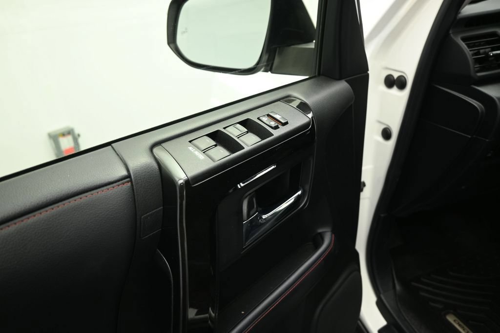 Used 2022 Toyota 4Runner TRD Off-Road Premium AWD/4WD image 10