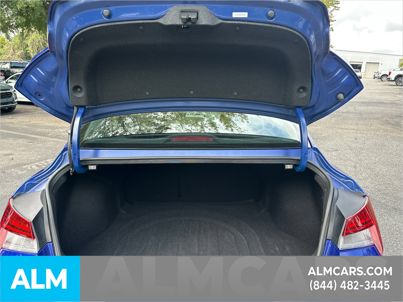 Used 2025 Hyundai Elantra SEL FWD image 21