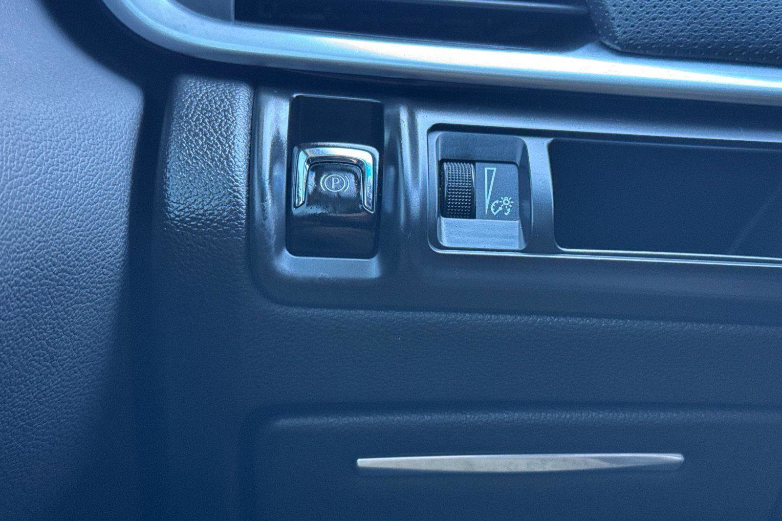 Used 2017 Cadillac XTS Luxury image 31