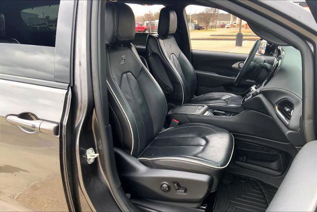 Used 2023 Chrysler Pacifica Limited w/ S Appearance Package image 10