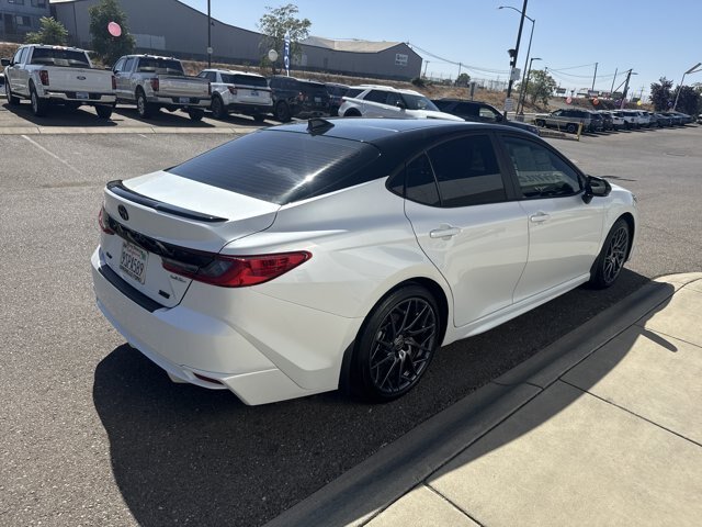 Used 2025 Toyota Camry XSE FWD image 5