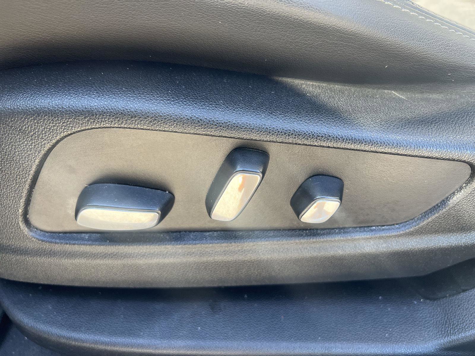 Used 2020 Cadillac XT6 Premium Luxury image 15