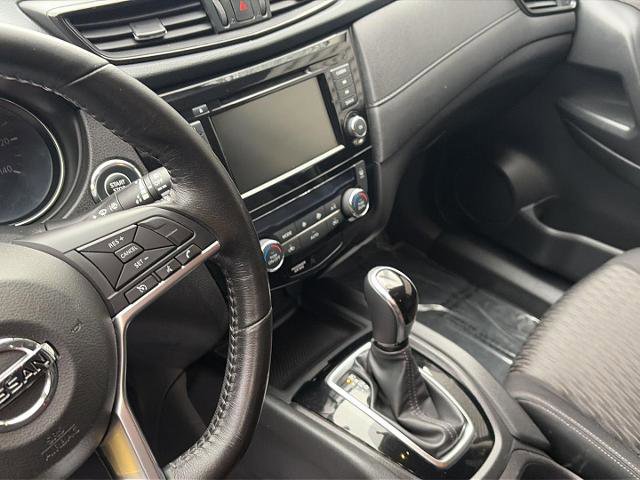 Used 2018 Nissan Rogue SV image 14