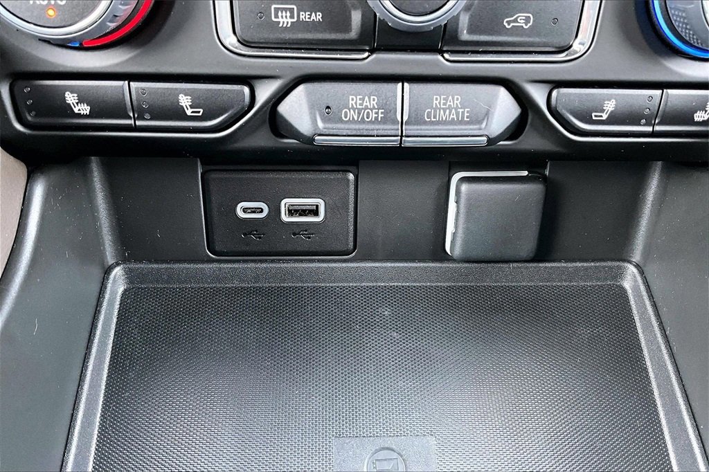 Used 2023 Chevrolet Tahoe Z71 w/ Luxury Package image 33