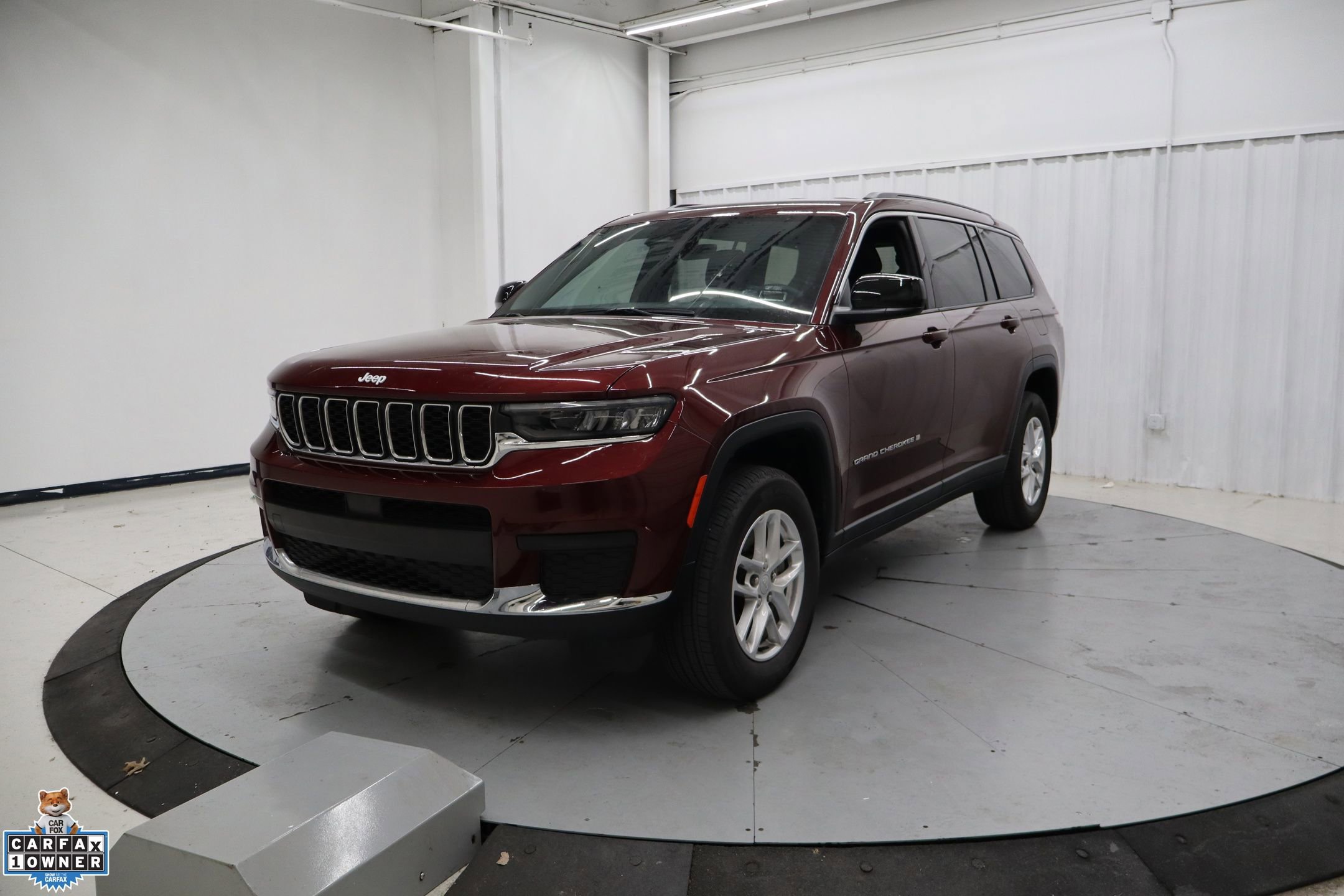Used 2025 Jeep Grand Cherokee L Laredo RWD image 10