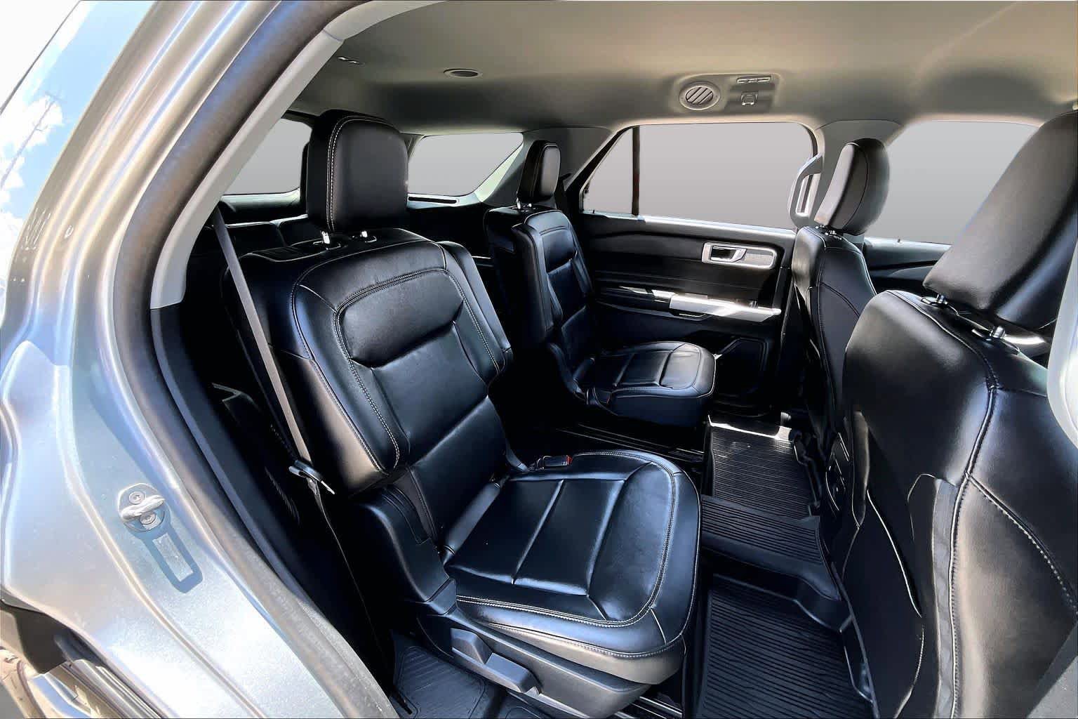 Certified 2024 Ford Explorer XLT w/ Equipment Group 202A RWD image 19