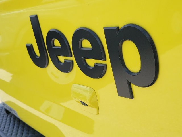 Used 2023 Jeep Gladiator Sport AWD/4WD image 7