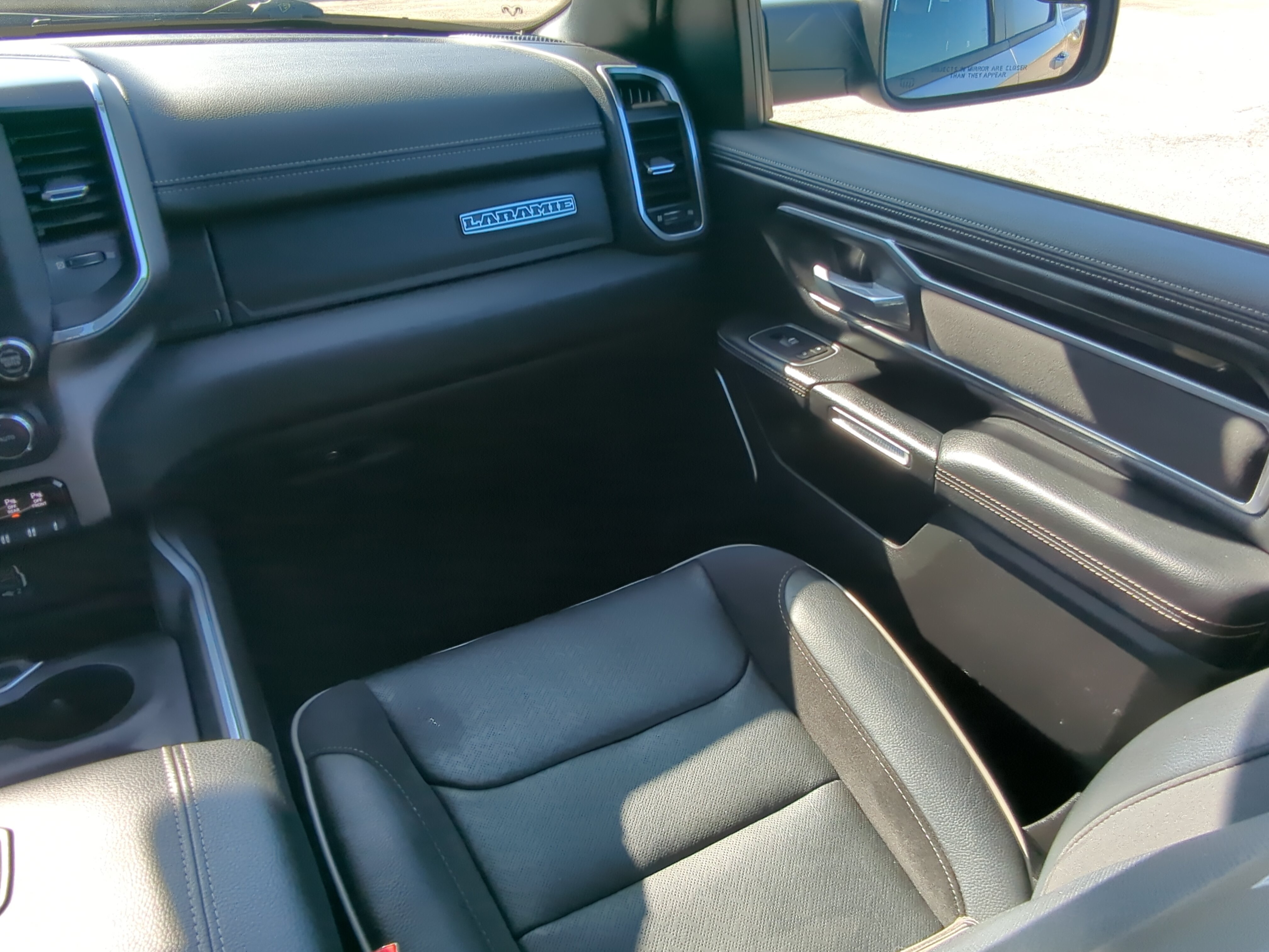 Used 2021 RAM 1500 Laramie w/ Sport Appearance Package AWD/4WD image 15