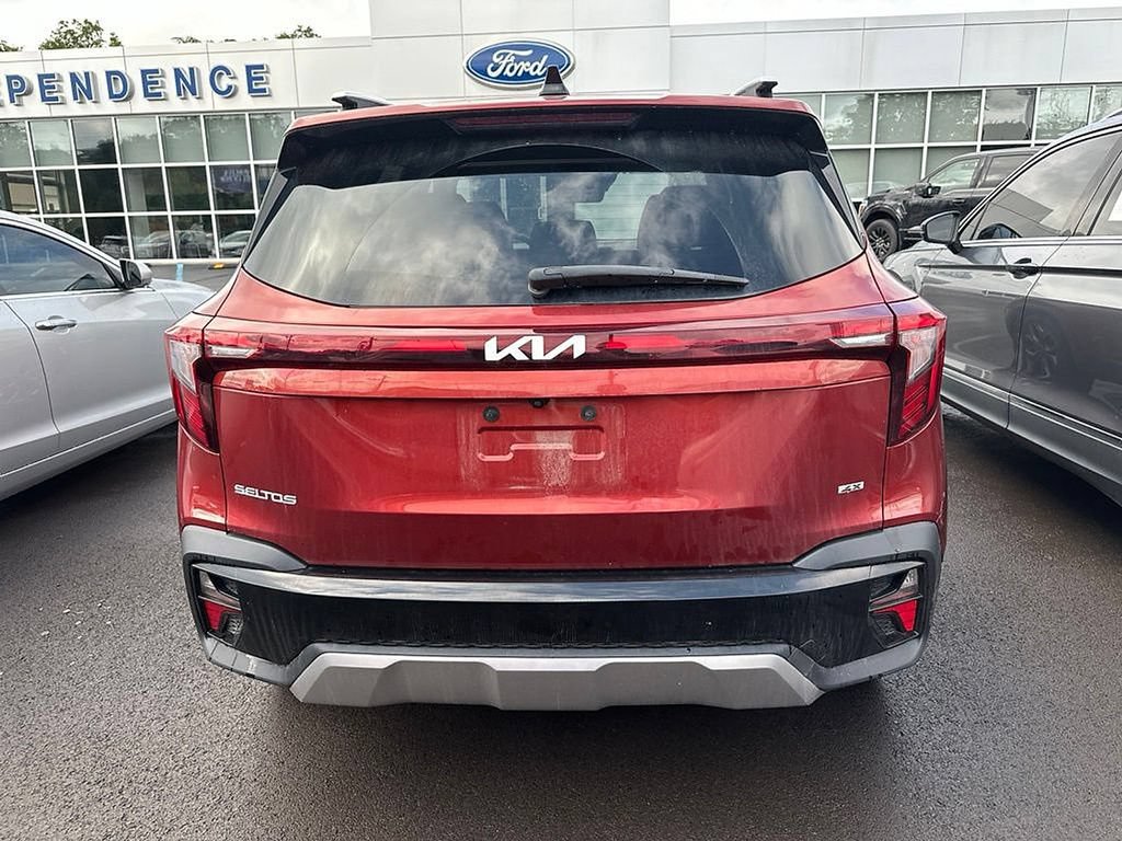 Used 2024 Kia Seltos S AWD/4WD image 3