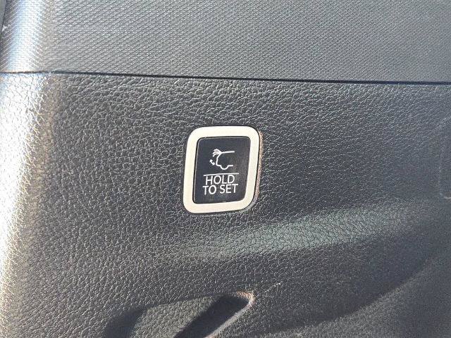 Used 2023 Jeep Wagoneer L Series III w/ Preferred Equipment Group AWD/4WD image 19