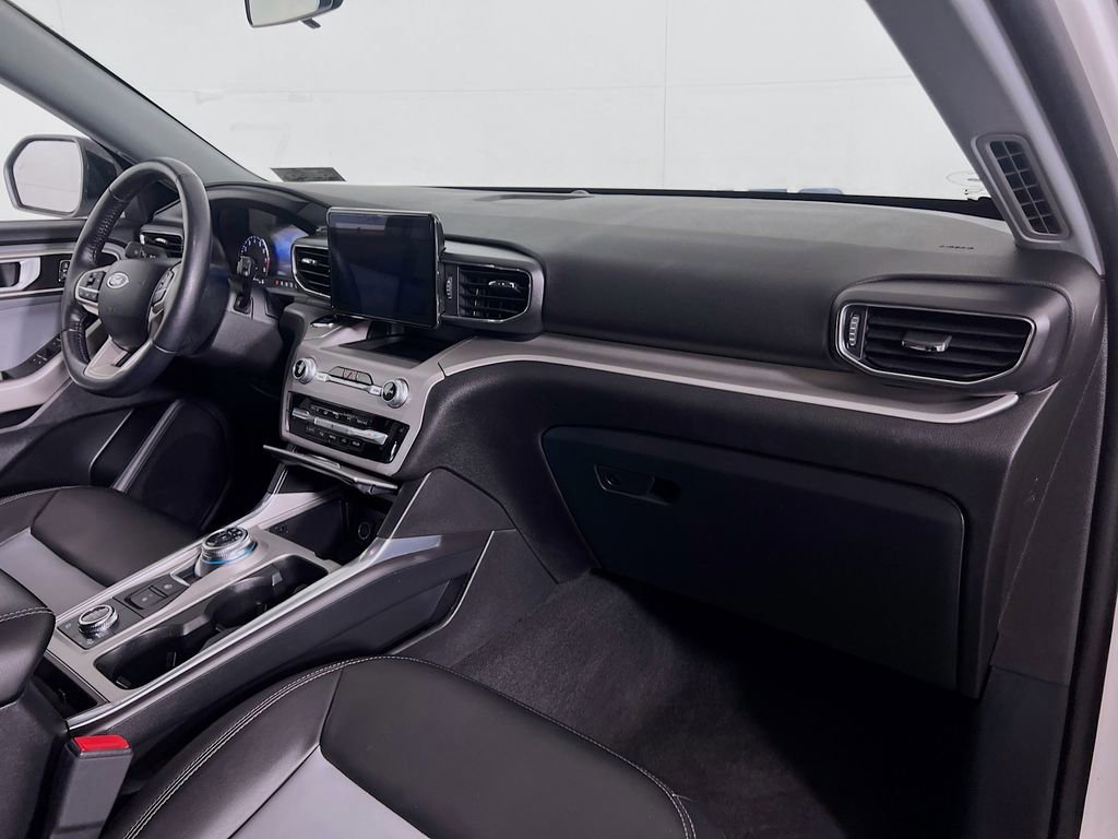 Certified 2023 Ford Explorer XLT w/ Equipment Group 202A AWD/4WD image 34