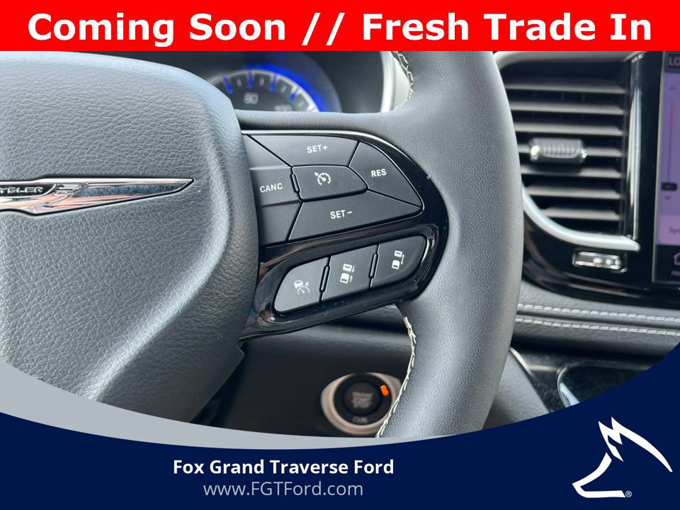Used 2025 Chrysler Pacifica Limited FWD image 26