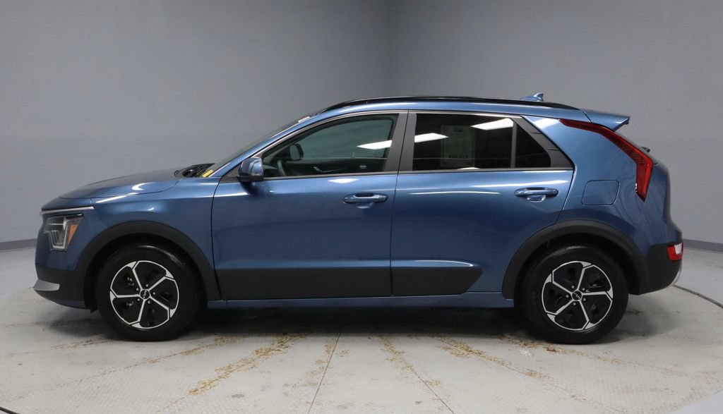 Used 2025 Kia Niro EX FWD image 8