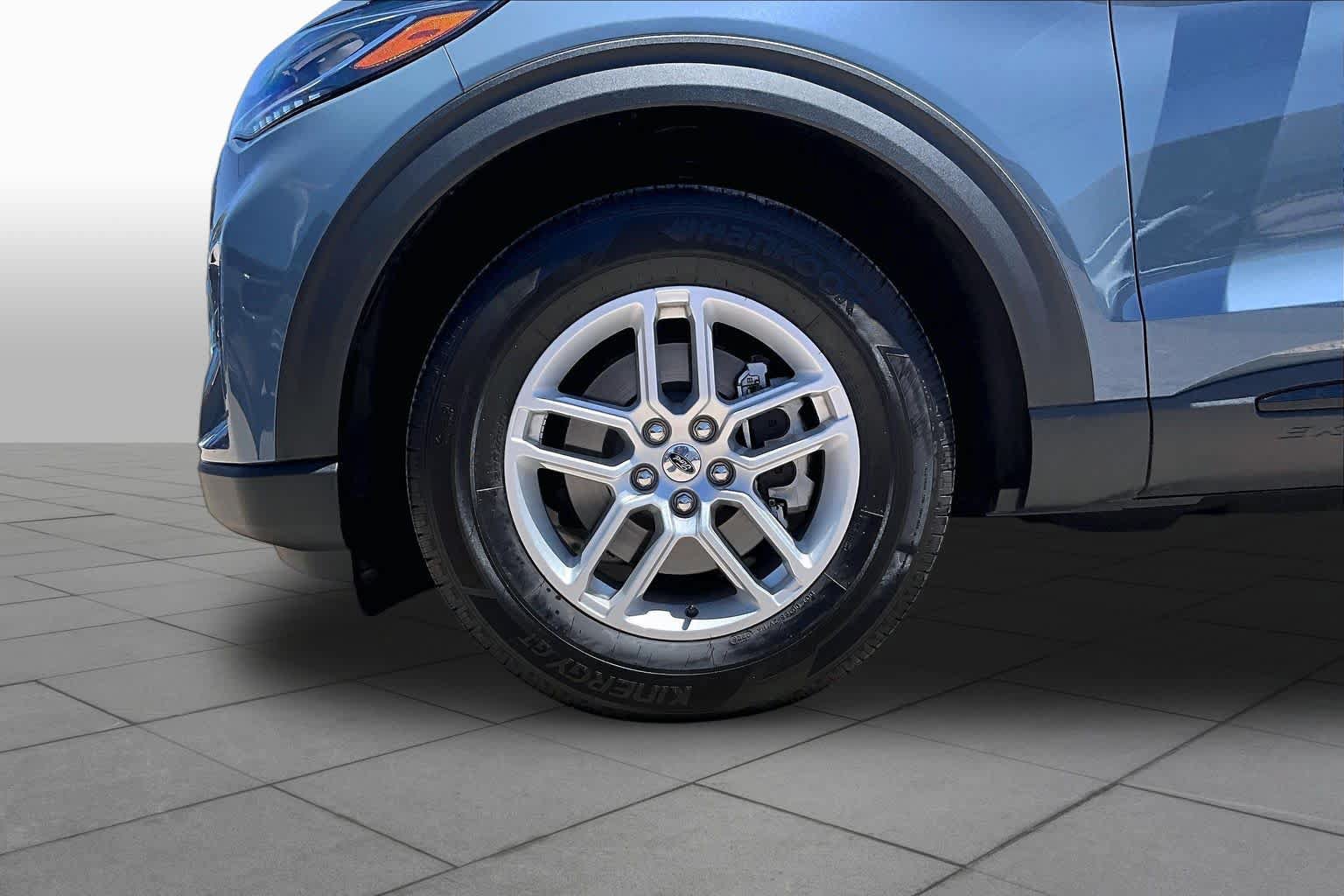 Certified 2026 Ford Explorer Active w/ Active Comfort Package RWD image 11