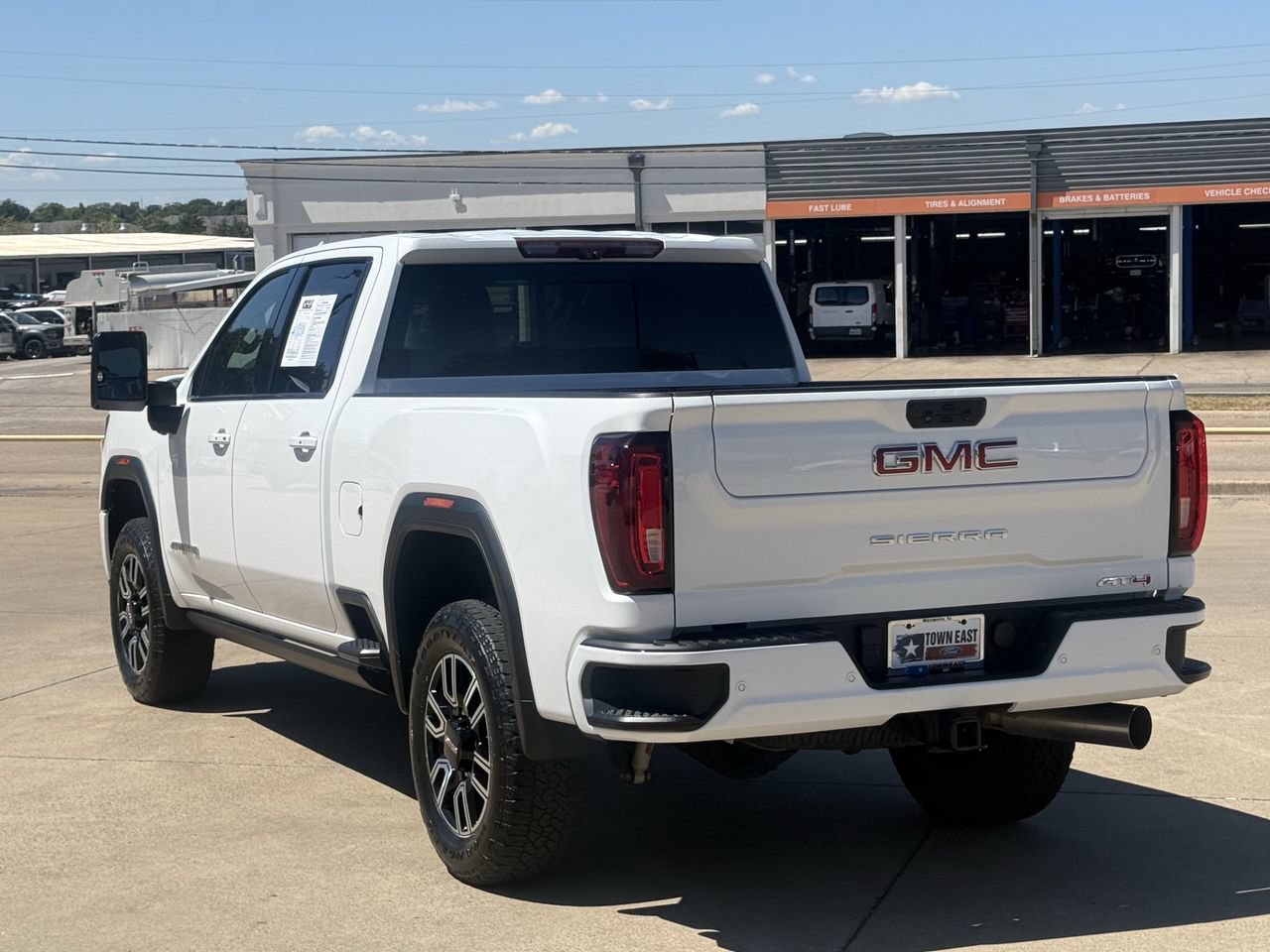 Used 2021 GMC Sierra 2500 AT4 w/ AT4 Premium Plus Package AWD/4WD image 5