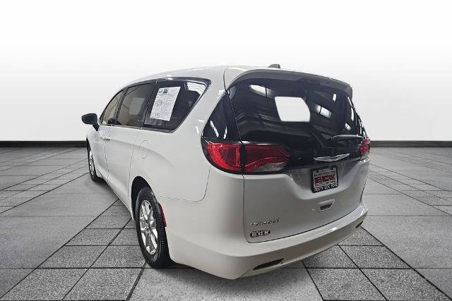 Used 2023 Chrysler Voyager LX FWD image 7