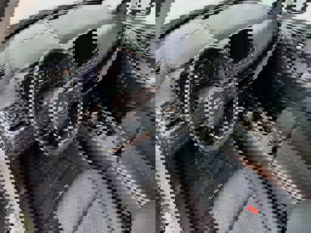 Used 2024 Nissan Rogue SV image 9